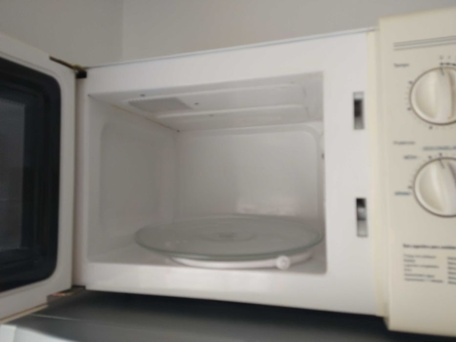 Microondas com pouco uso Beken