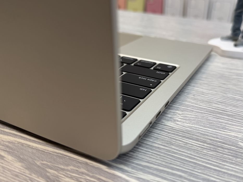 MacBook Air 13  M2 / RAM 8 / SSD 256 GB / Starlight / 2022