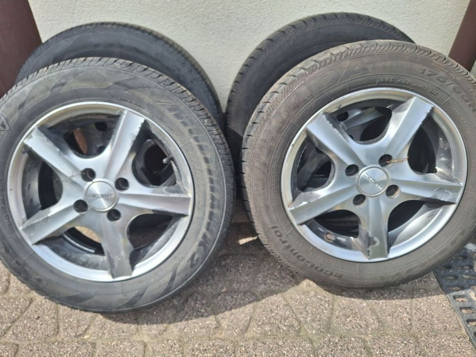 Opony letnie z felgami -Toyota Yaris