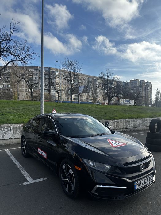 Інструктор з водіння, автоінструктор