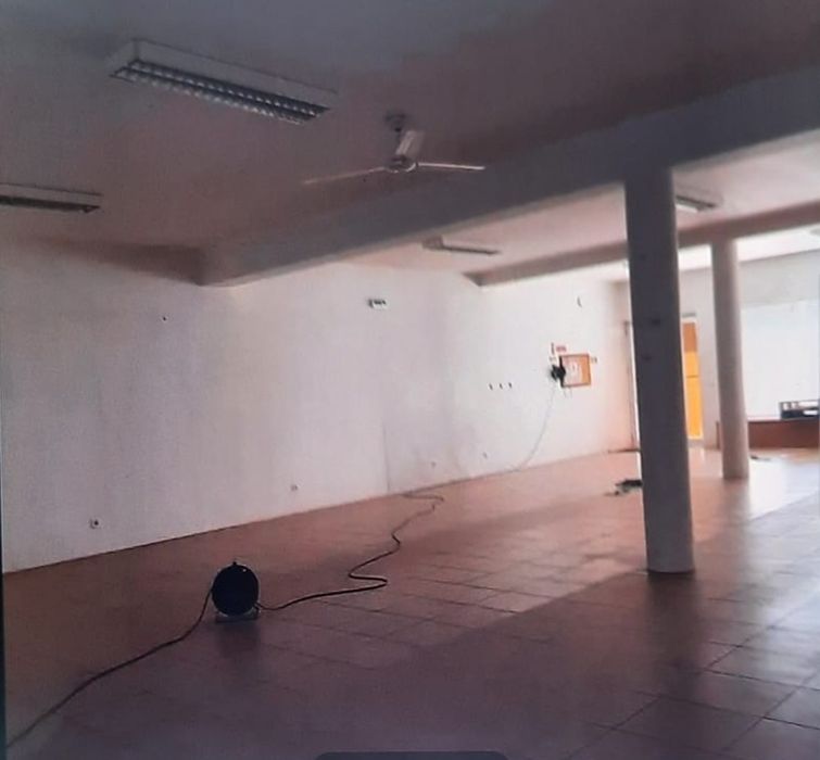 Aluga-se loja em Sobreira - Paredes