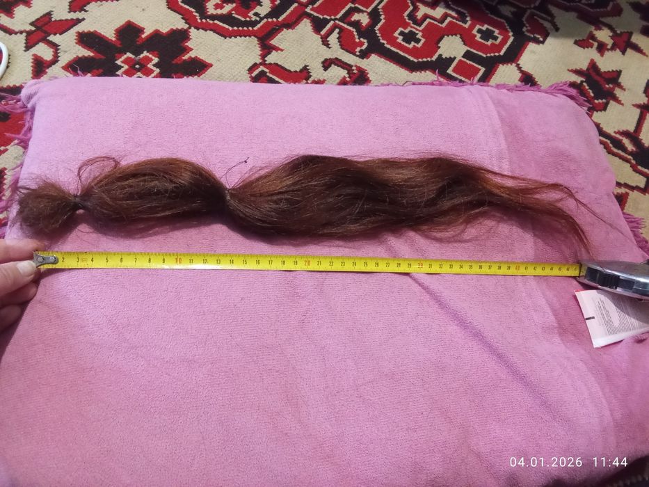 У продажу волосся 40 см.