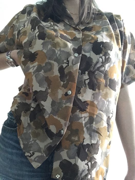 Camisa vintage em tons castanhos