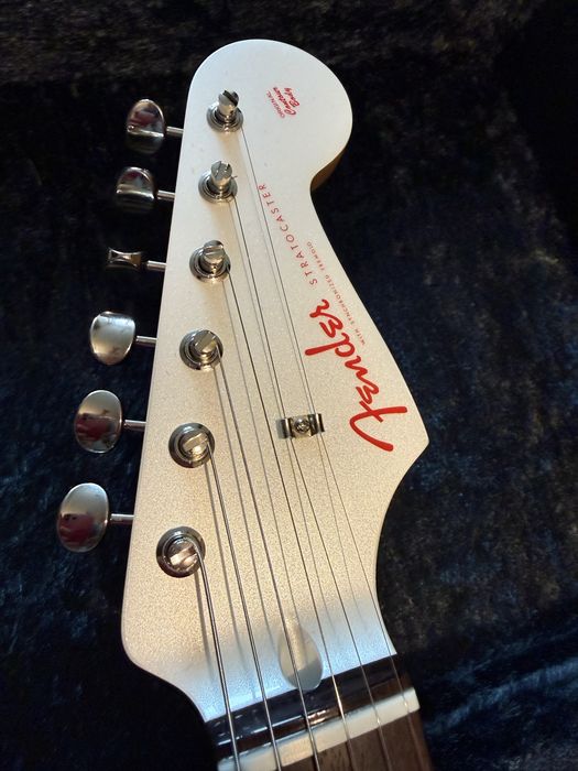 Fender Hello Kitty Stratocaster wersja Japońska unikat