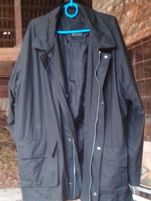 M.FLUES черная весенняя куртка, разм. 52-54.