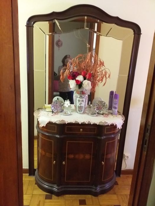 Credência com espelho