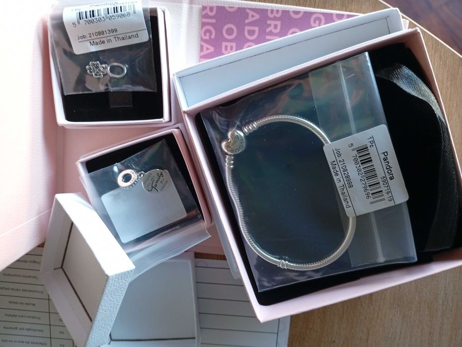 Vendo 2 peças Pandora + pulseira novo
