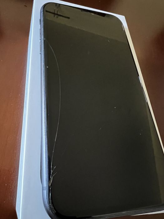 Apple Iphone 11 64 GB LTE Model A2221 Smartfon Zestaw