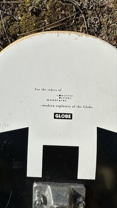 Skate Globe - Pret e Branco - Rodas Globe