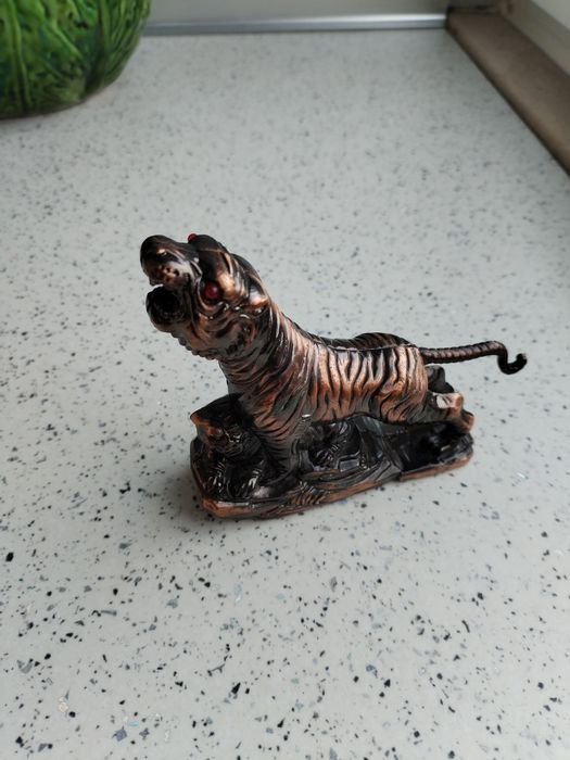 Isqueiro de mesa em metal