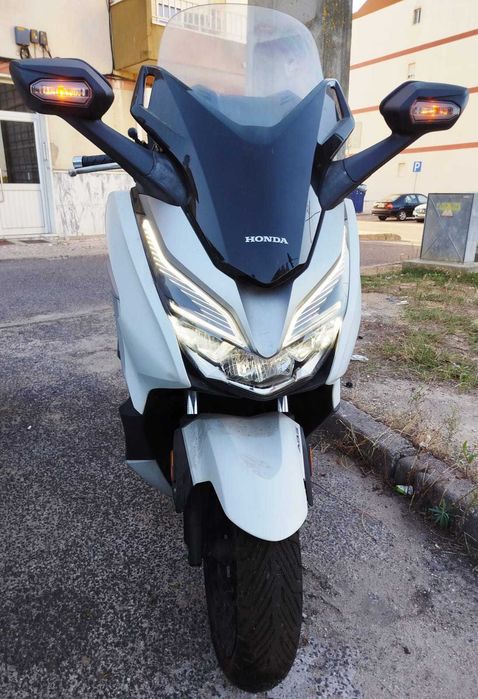 Honda Forza 300.