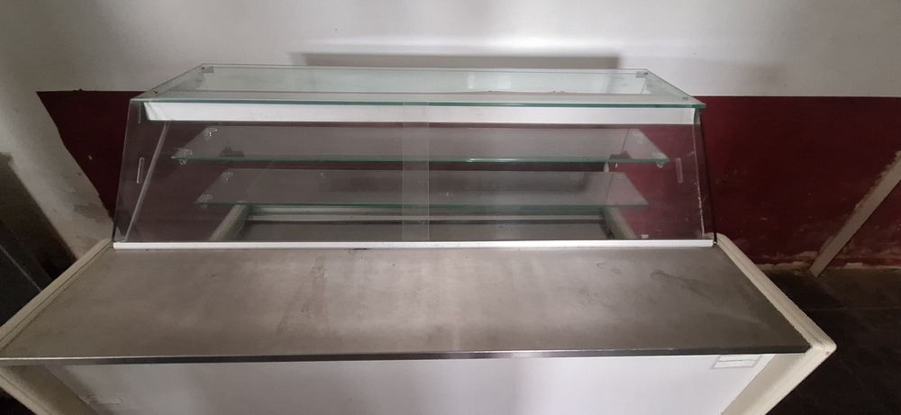 Vitrine de frios com.motor novo