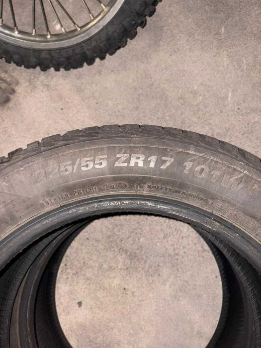 Pneus 225/55 ZR17