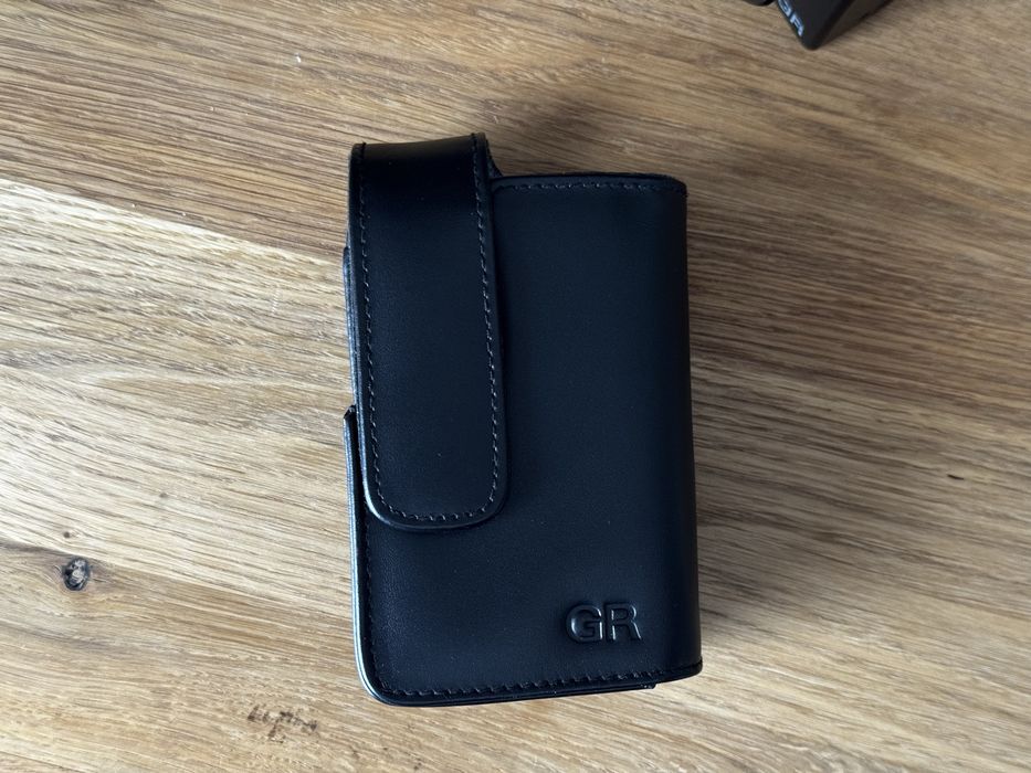 Aparat Ricoh GR IIIx idalny jak nowy etui lens cap baierie i ładowarka