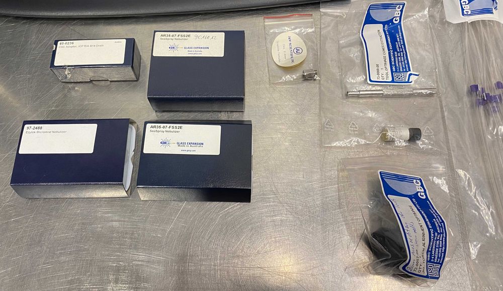 GBC OptiMass 9500 wraz z  Cetac ASX-520 , ICP-oTOF , spektrometr mas