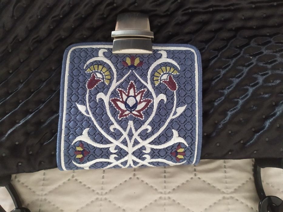 Torebka damska z haftem piękna