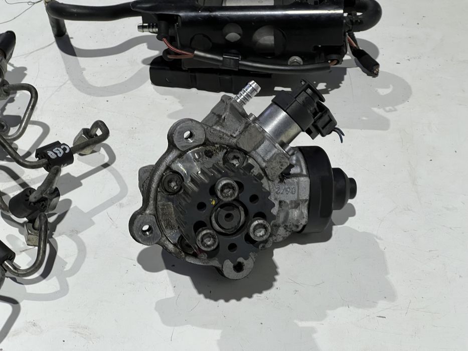 Топливный насос  2.0tdi passat b6 golf 5  тнвд common rail 03L130755