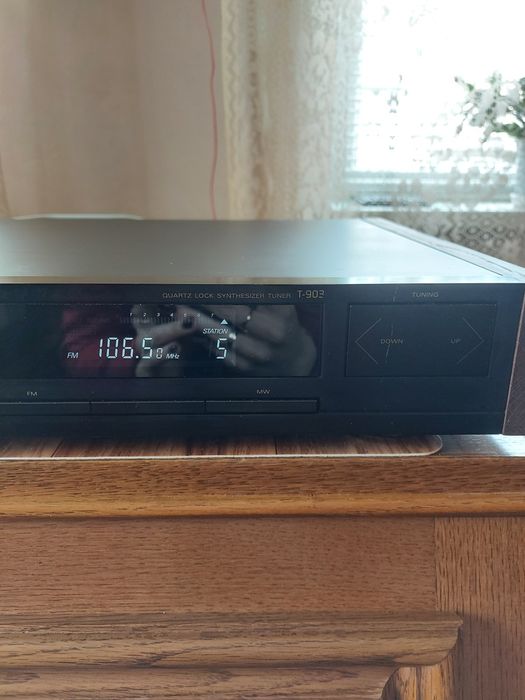 Продам тюнер Grandig