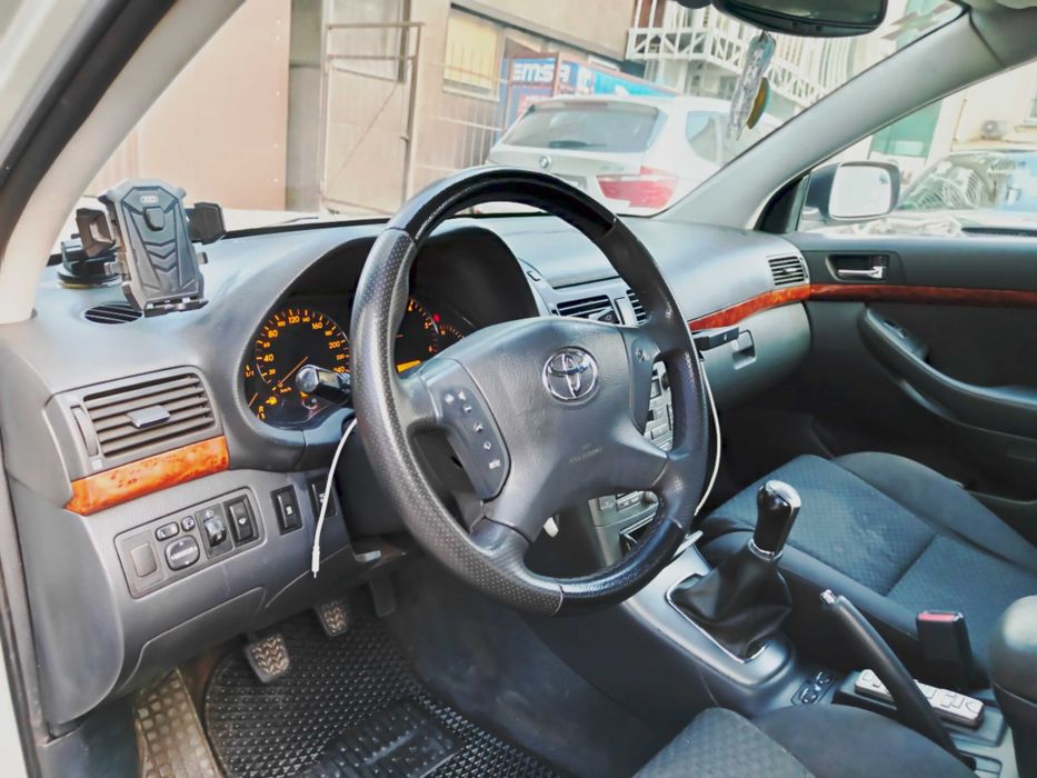 Toyota Avensis для військового