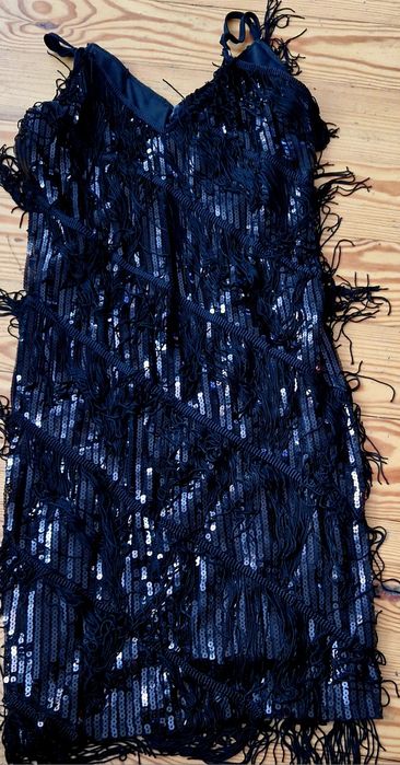 Sukienka założona fredzlami