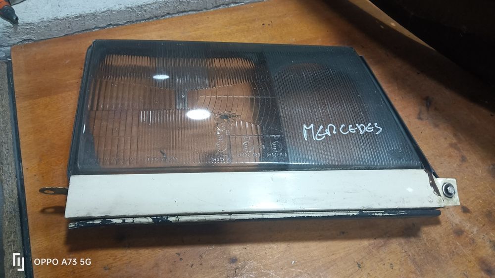 Friso de farol Mercedes w124 direito 1985