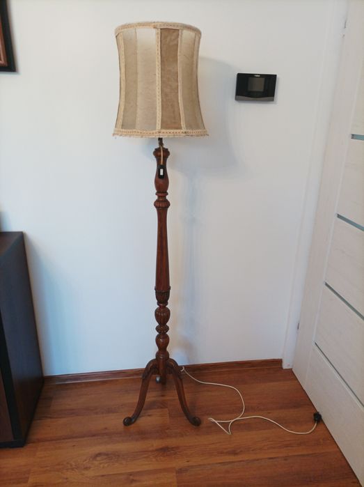 Lampa stojąca podłogowa