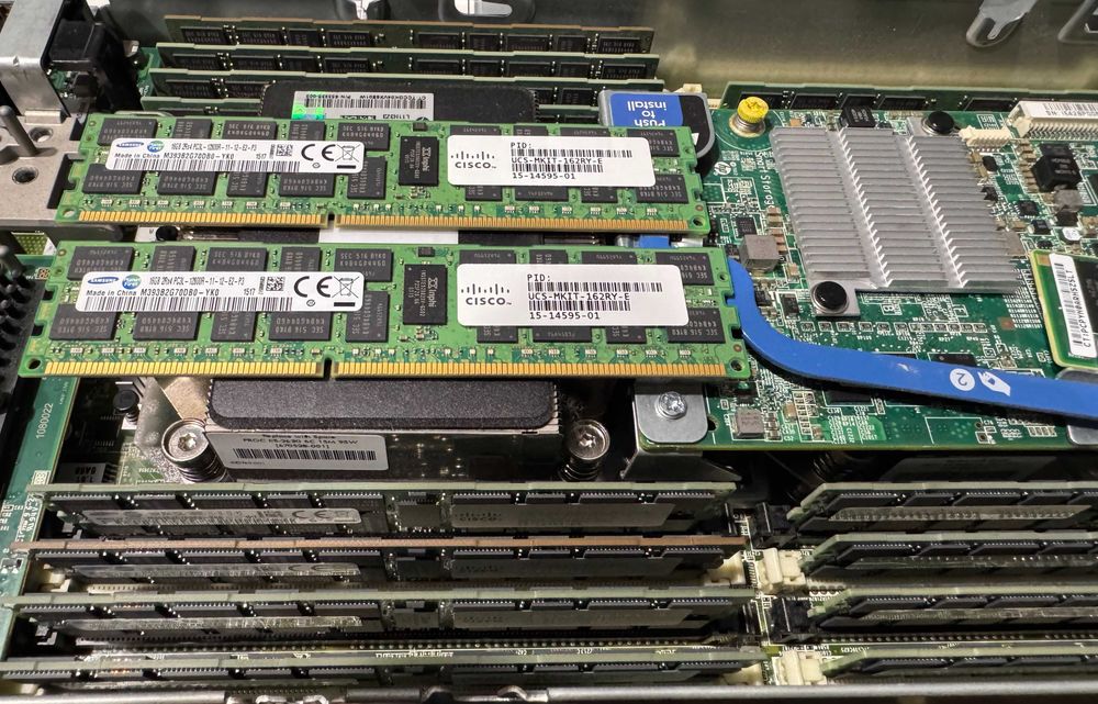 Серверна оперативна память памʼять RAM DDR3 2\4\8\16\32Gb з HP C7000