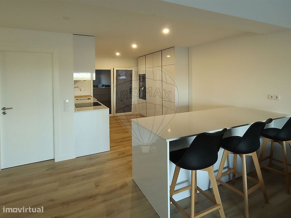 Apartamento T4 para arrendamento