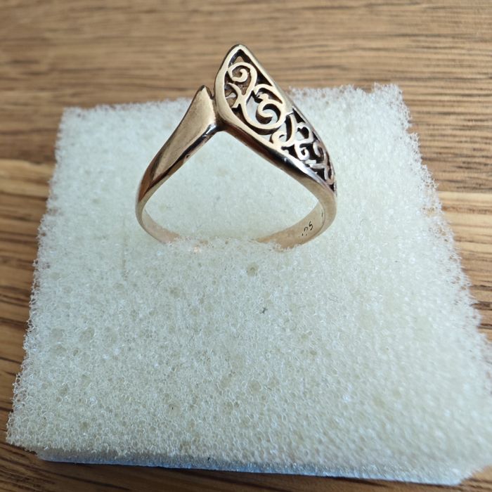 Pierścionek damski. Złoto 585