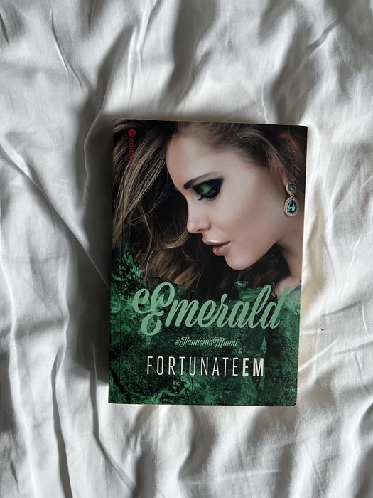 Ksiazka Emerald.