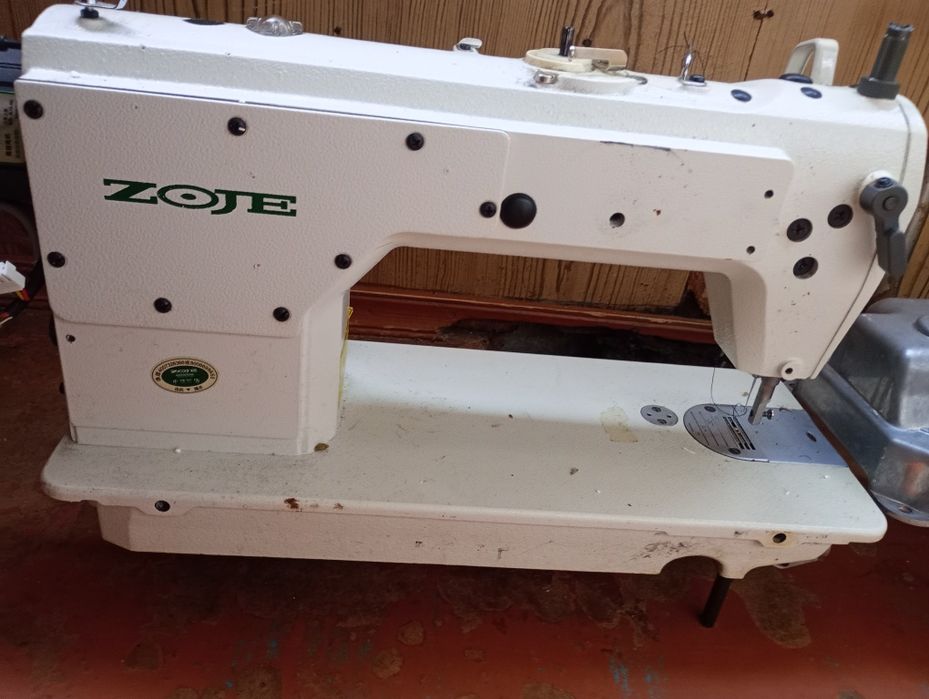 Швейна машинка Zoje