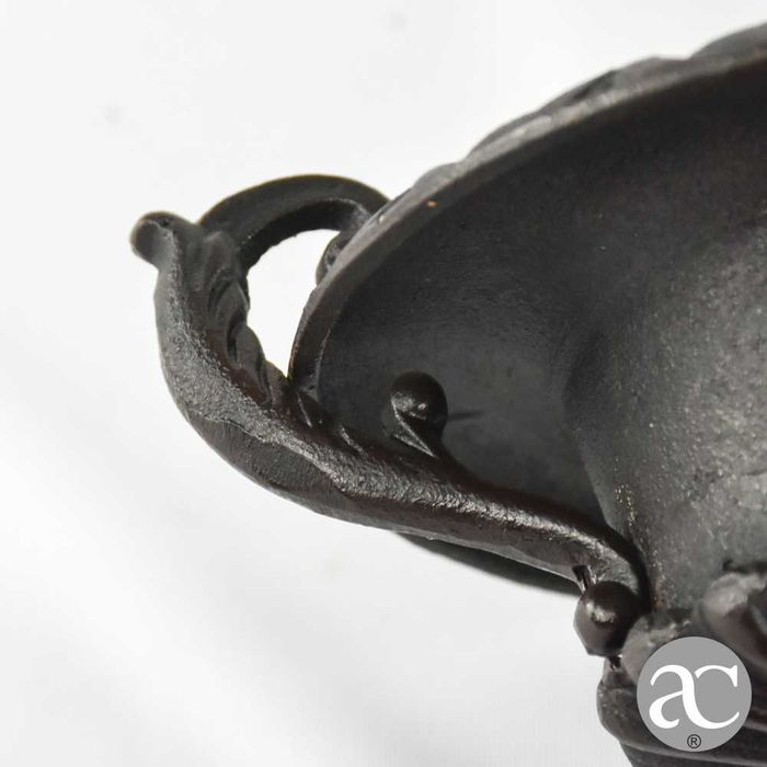 Pequena Urna em ferro fundido