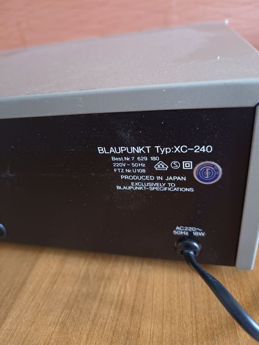 Sprzedam magnetofon kasetowy.