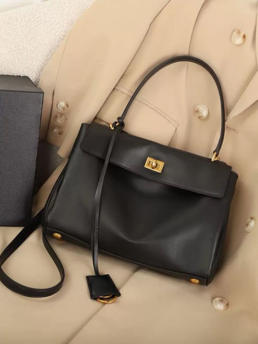 Жіноча сумка Balenciaga Rodeo чорна / золота фурнітура преміум якість