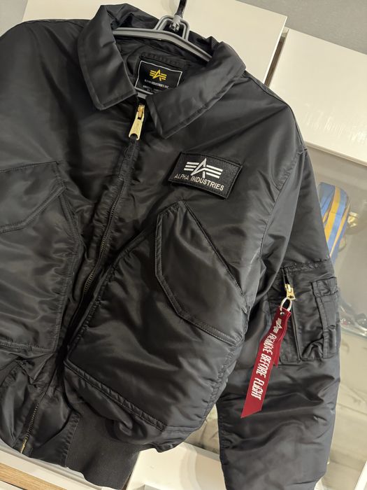 Продам бомбер Alpha Industries