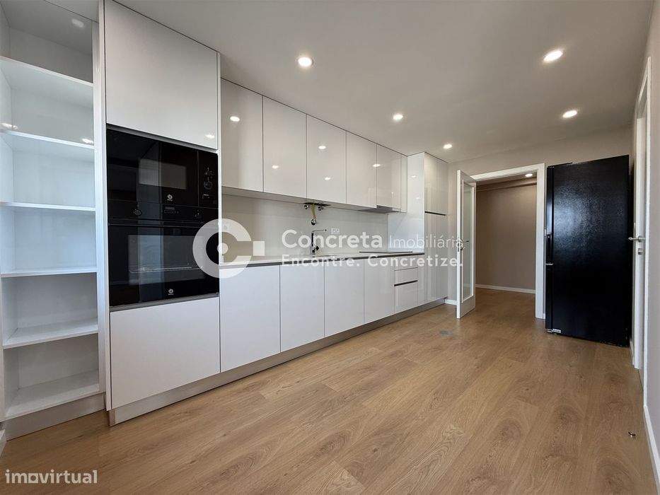 Apartamento T2 remodelado com garagem em Arcozelo, Barcelos
