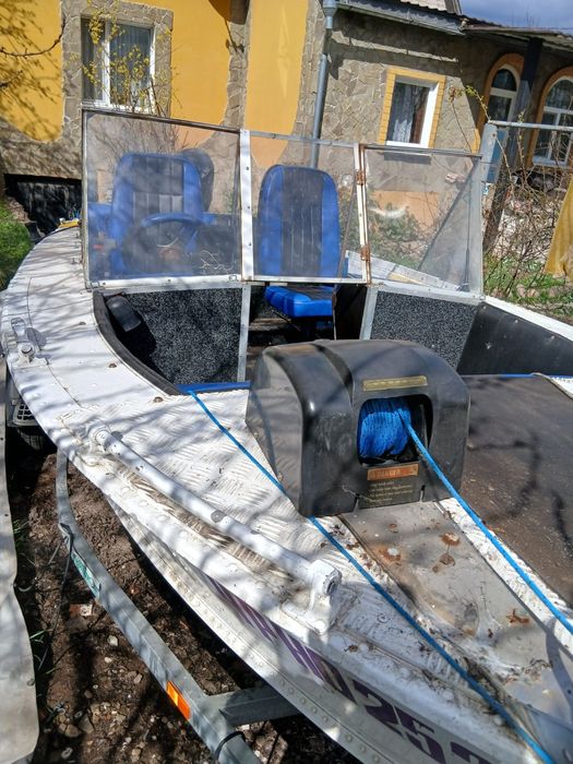 Продам лодку "Прогрес-2М" с 4х тактним мотором