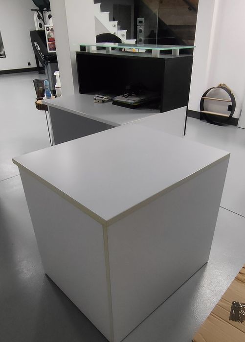 Lada recepcyjna z półką + Gratis!