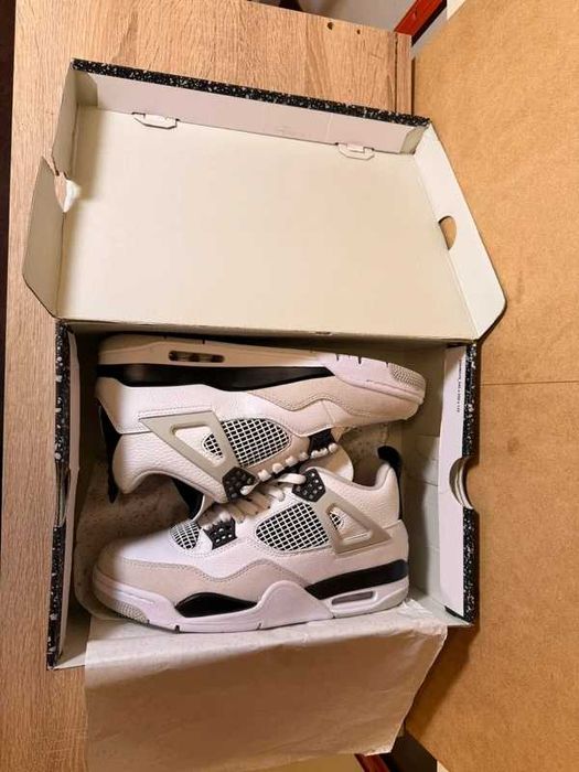 Jordan_4_Retro_Military_black R.42