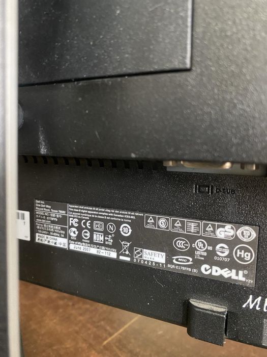 Монитор Dell диагрналь17