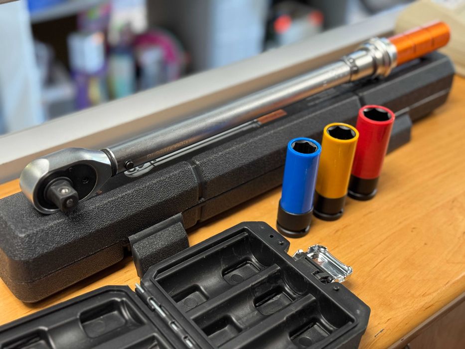 !NOWY!  Klucz dynamometryczny Neo Tools z nasadkami