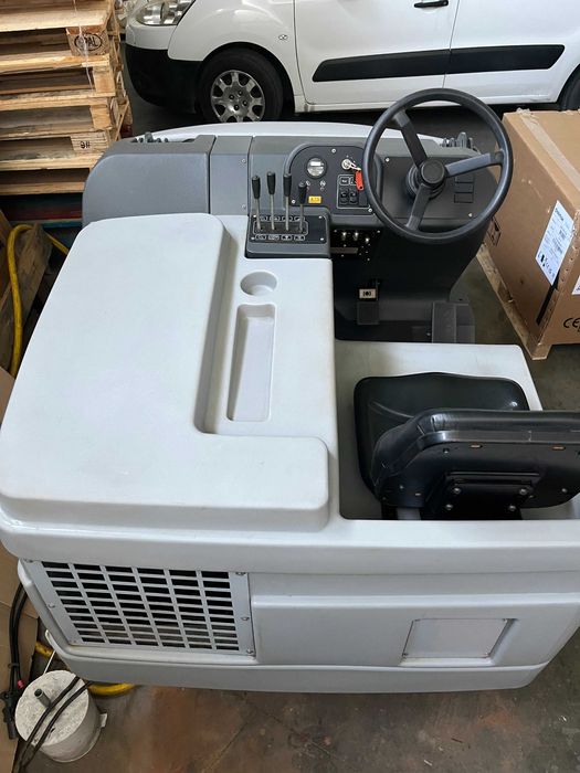 Varredora a Baterias NILFISK SR 1601 B Recondicionada