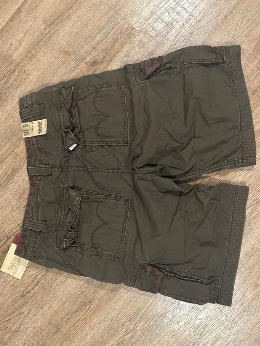 Нові та якісні Levi’s