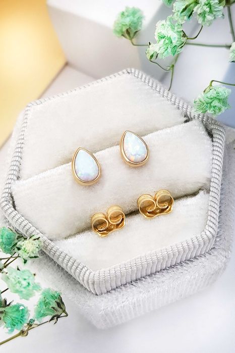 Złote kolczyki subtelne łezki z opalitami pr. 585