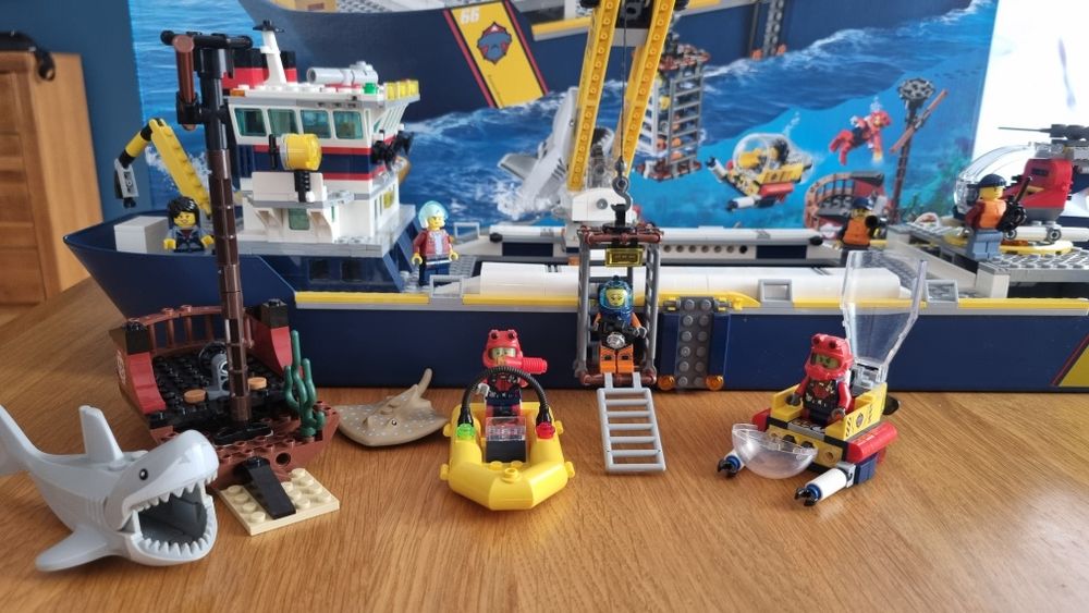 Statek badaczy oceanu LEGO 60266
