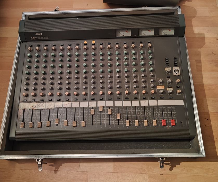 Mesa Mistura YAMAHA MC1602