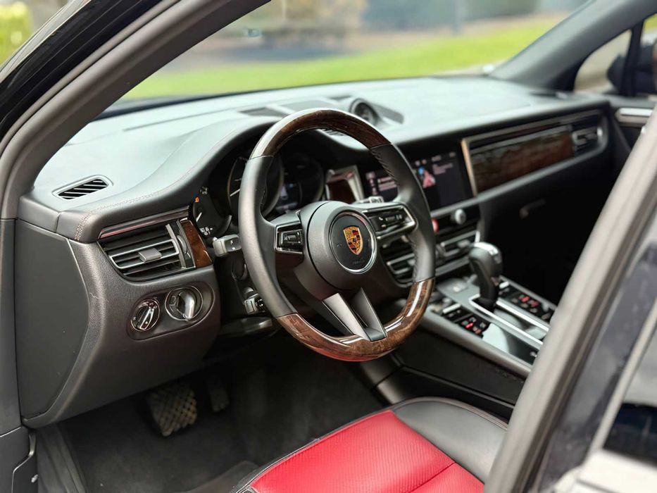 Porsche Macan      2022