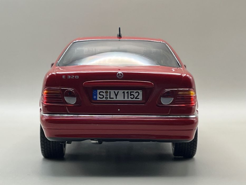 Model 1:18 Mercedes W210