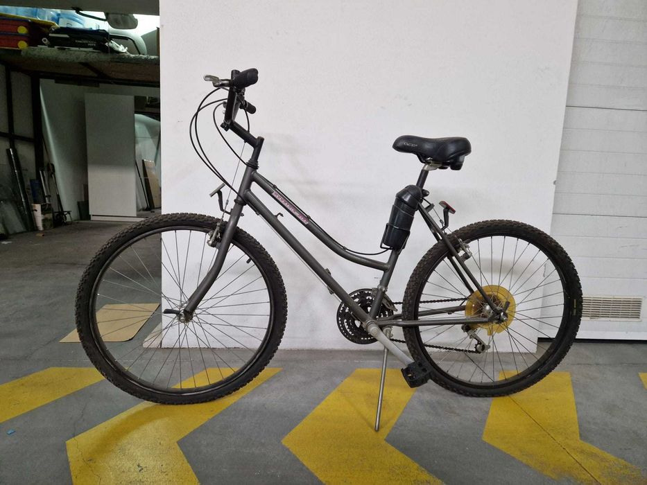 vendo bicicleta de montanha, shimano de 6 mudanças, em ótimo estado, de senhora