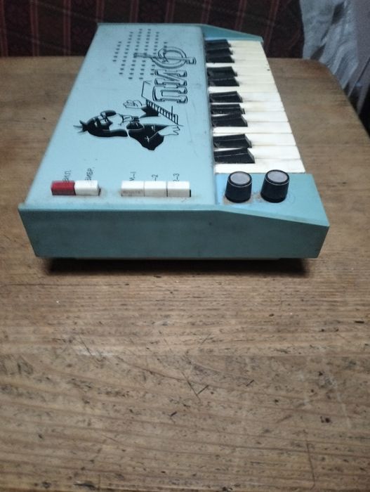 Sprzedam.  Stary. Instrument. Muzyczny